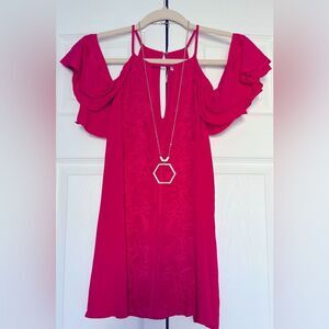 Still has the tags! Parker cute & detailed cold-shoulder top!